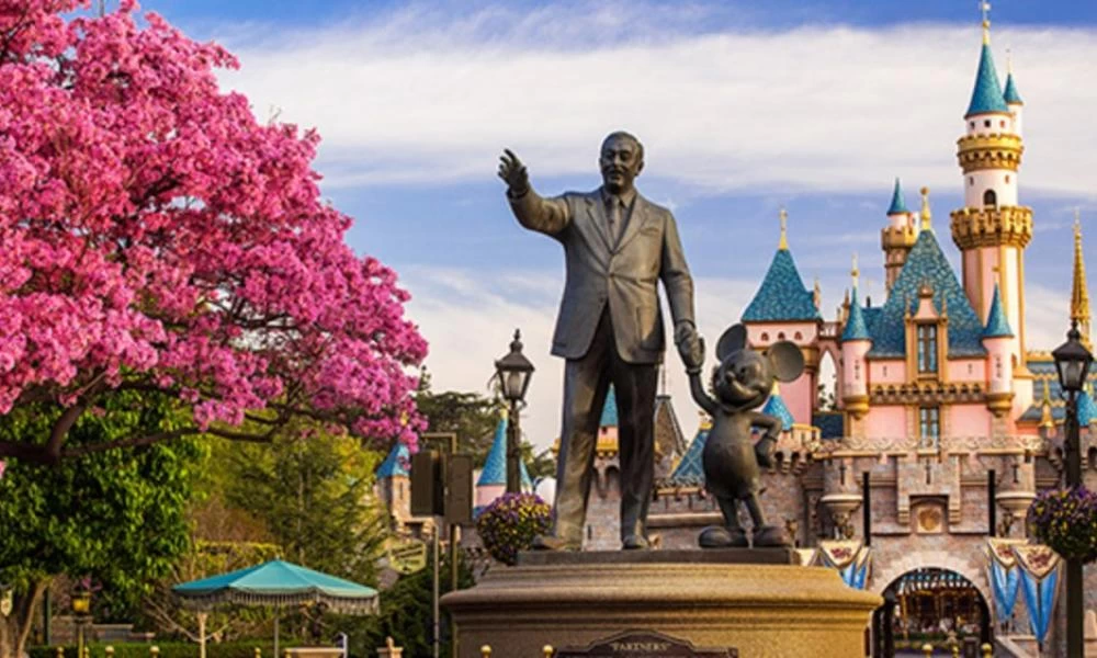 ΗΠΑ: Η Ντίσνεϊλαντ μετατρέπεται σε εμβολιαστικό κέντρο